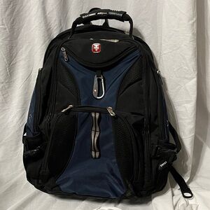 SwissGear Men's Backpack in Black and Navy